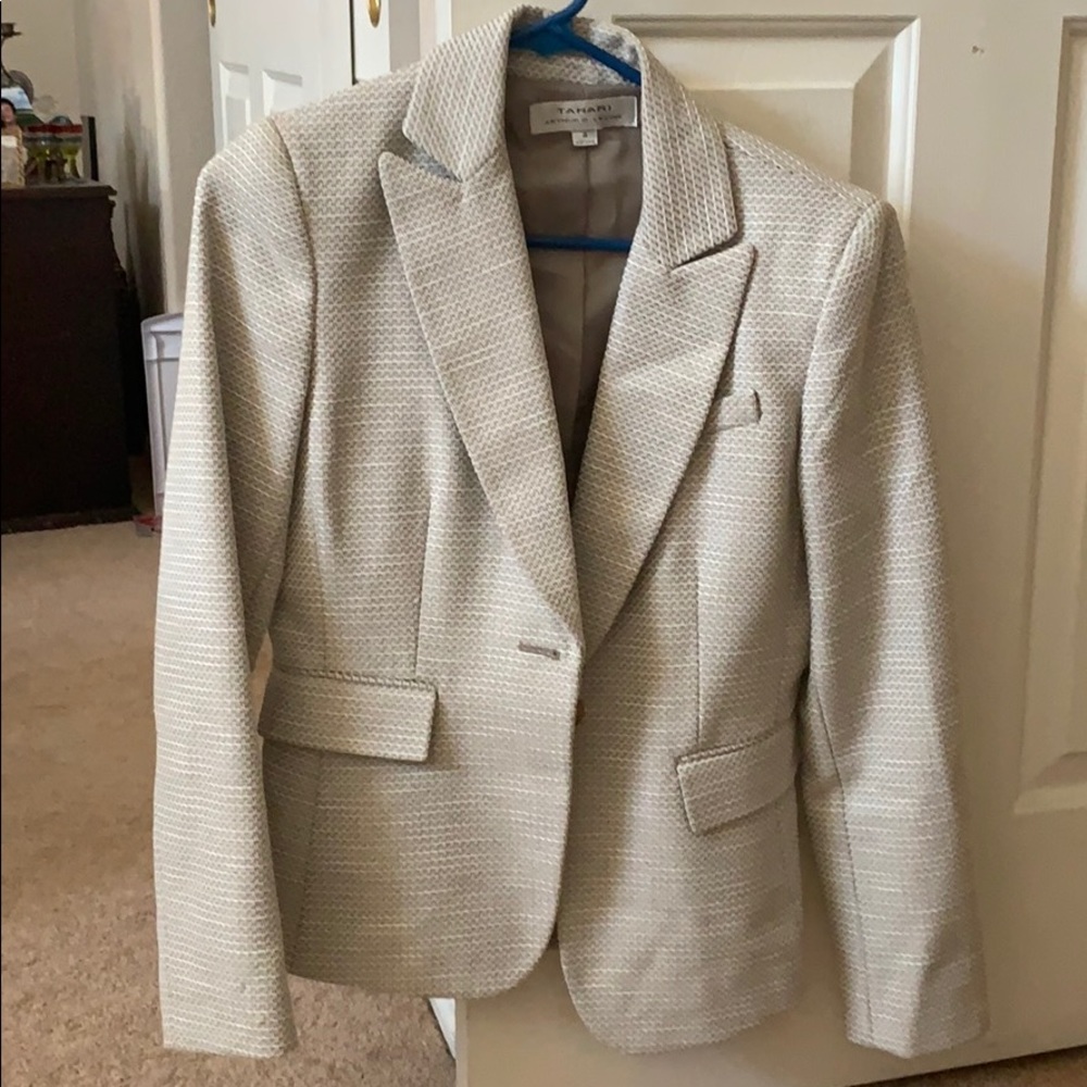 Subtle woven jacket